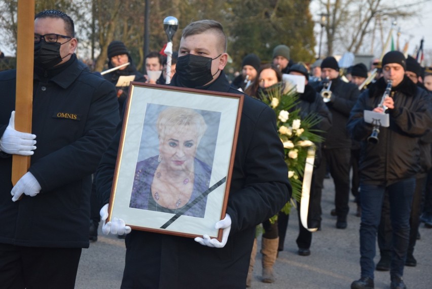 Grażyna Wojciechowska została pochowana na cmentarzu przy...