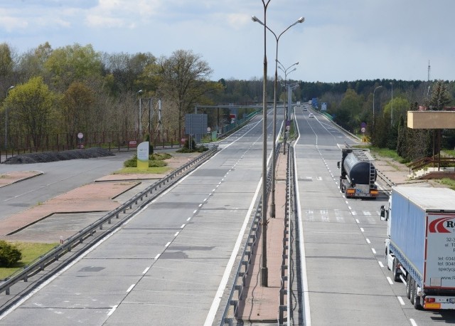 Krajowa osiemnastka  zaliczana jest  do głównych dróg w Polsce. Niektóre jej odcinki są w fatalnym stanie.