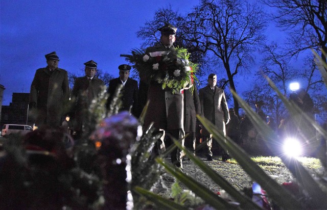 Inowrocław uczcił 104. rocznicę wybuchu zwycięskiego Powstania Wielkopolskiego. Manifestacja Patriotyczna odbyła się pod pomnikiem przy ul. Orłowskiej