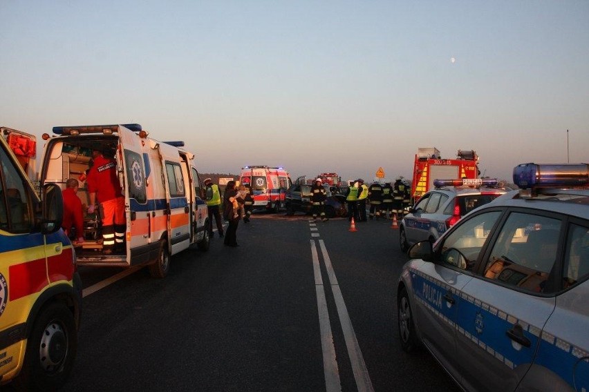 Opole: karambol na obwodnicy. Zderzyly sie cztery samochody....