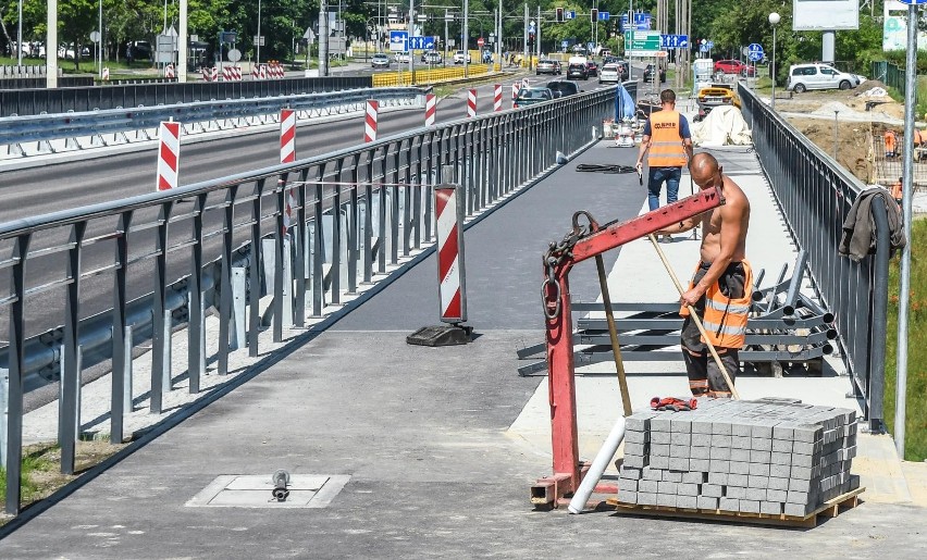 Na scieżce pieszo-rowerowej zastosowano fibrobeton, dzięki...