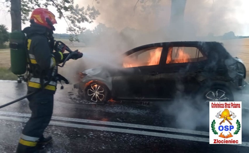 Pożar auta na DK20 koło Drawska Pomorskiego [zdjęcia]