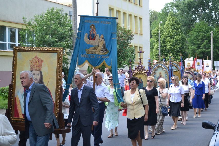 Dąbrowa Górnicza: procesja Bożego Ciała w parafii Matki Boskiej Anielskiej w centrum miasta [FOTO]