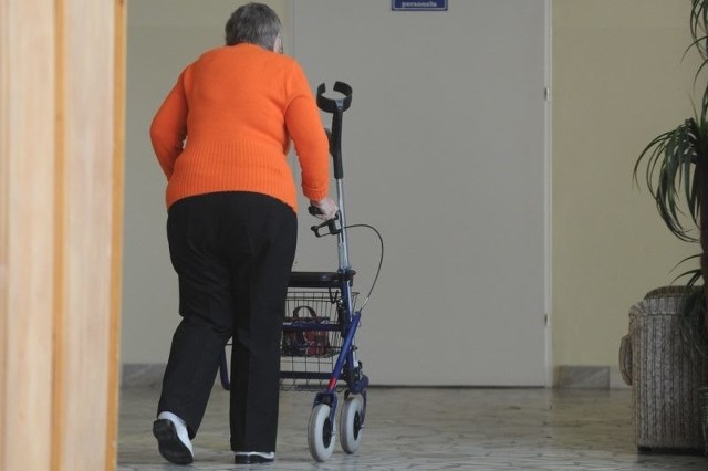 Opolski MOPR pomaga teraz około 300 starszym osobom, które mają już problemy z poruszaniem się