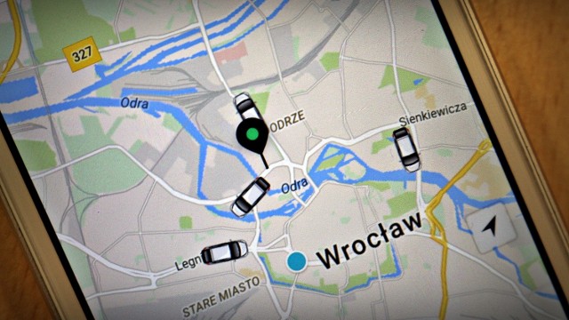 Aby zamówić kierowcę z firmy Uber, trzeba zainstalować specjalną aplikację