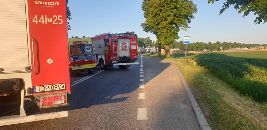 W Jurkowicach ciężarówka wypadła z drogi. Krajowa trasa numer 74 była całkiem zablokowana