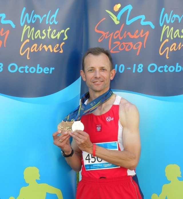 Jerzy Krauze z medalami wywalczonymi w Sydney.