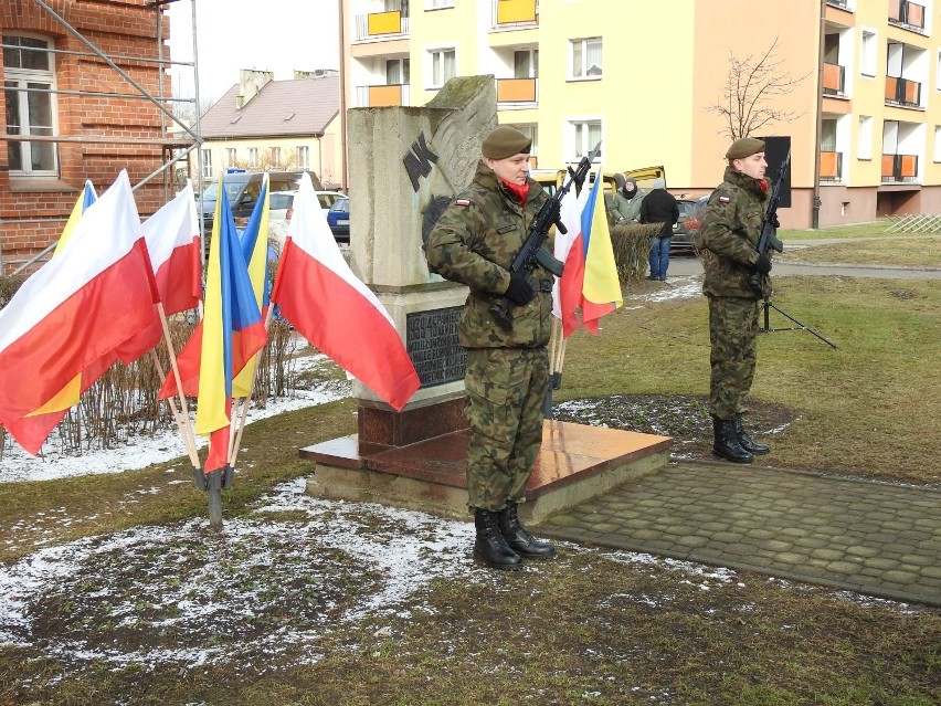 Łomża. 76. rocznica utworzenia Armii Krajowej. Uroczystości odbyły się pod pomnikiem AK (zdjęcia, wideo)