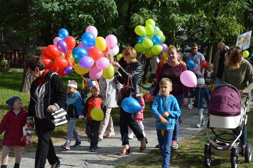 Stalowa Wola. Dzień Przedszkolaka w słońcu, barwnymi balonami i zabawą
