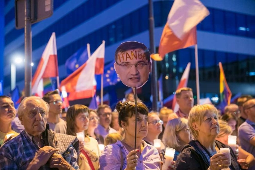 Kraków. Kolejny dzień protestów. Tym razem pod hasłem "Idziemy po trzecie VETO" [ZDJĘCIA]