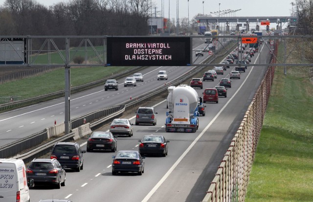 Czas powrotów z majówkowych wyjazdów równa się korkom na bramkach na A4. I o ile w stronę Katowic większych utrudnień nie ma, to jadąc w kierunku Wrocławia trzeba się liczyć z utrudnieniami.