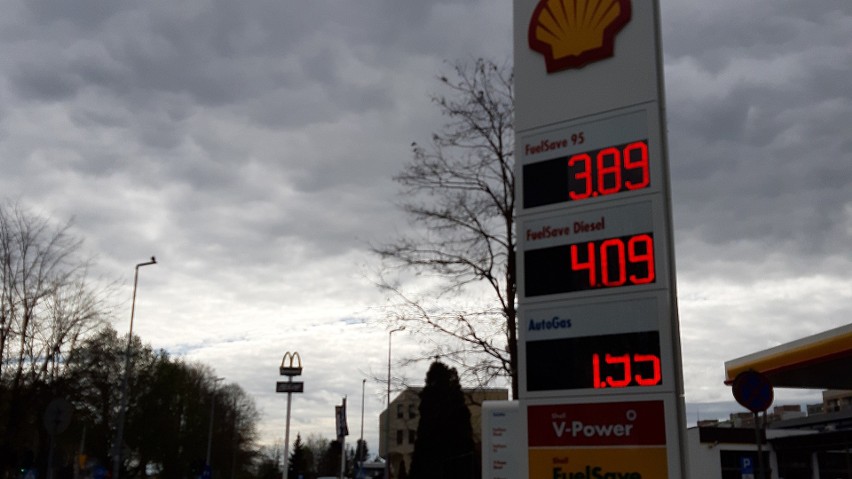 W Słupsku na niektórych stacjach paliw cena oleju napędowego...