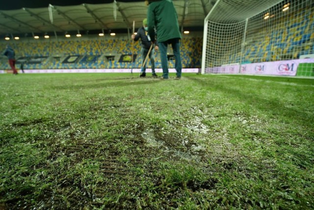 Zmrożona murawa uniemożliwiła rozegranie 2 grudnia spotkania Arki Gdynia z Koroną Kielce na Stadionie Miejskim przy ul. Olimpijskiej.