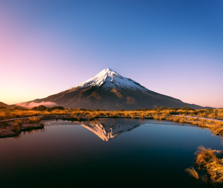 Góra Taranaki (znana też jako góra Edmonta). Nowa Zelandia...