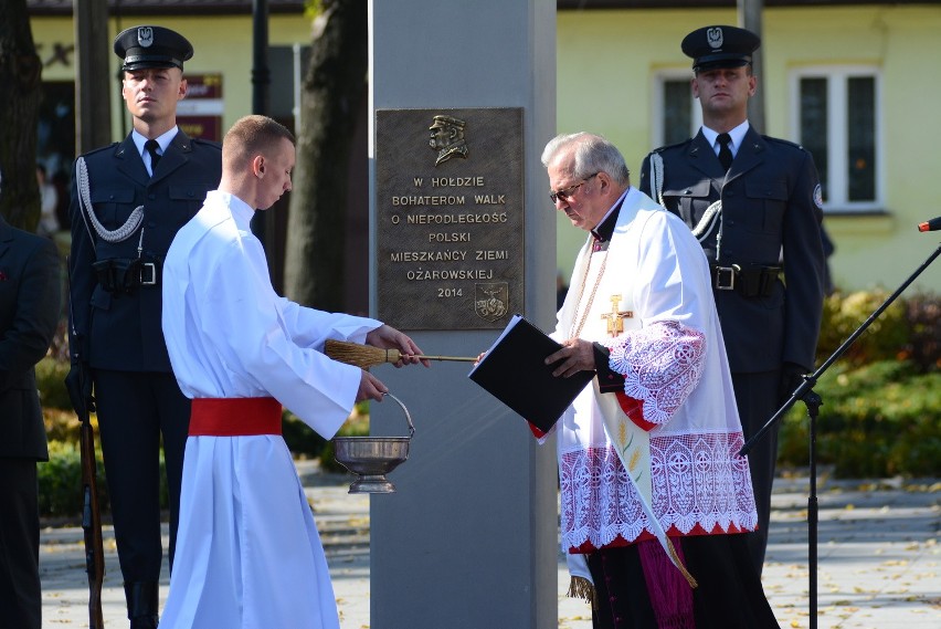 Odsłonięcie pomnika w Ożarowie