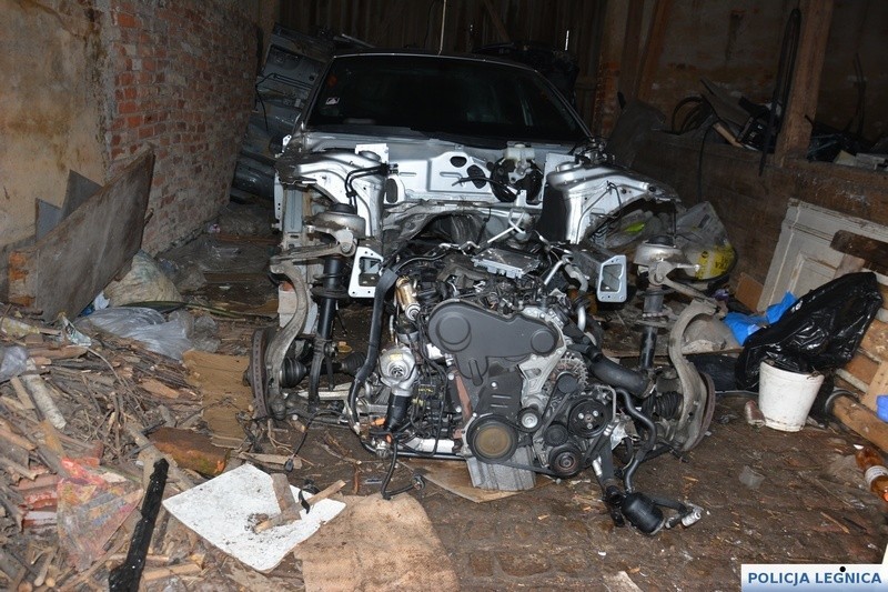 Policjanci zlikwidowali dziuplę samochodową. Auta kradziono z Niemiec
