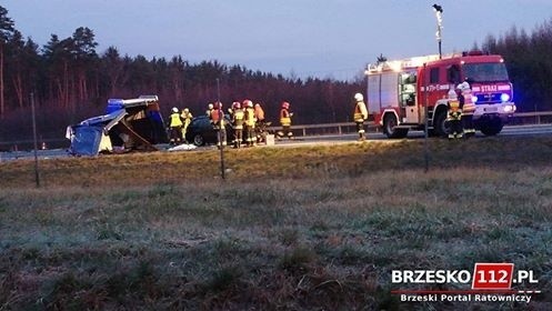 Potężny wypadek na A4 koło Tarnowa. Bus zderzył się z dwoma samochodami. Sześć osób rannych [ZDJĘCIA] 14 12 19