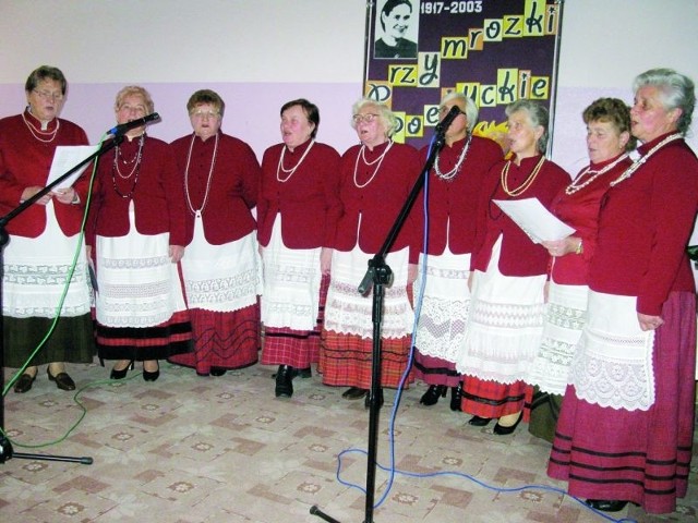 Na scenie wystąpił zespół śpiewaczy &#8222;Kądzielnice&#8221; z Jaświł, którego założycielką była właśnie Melania Burzyńska
