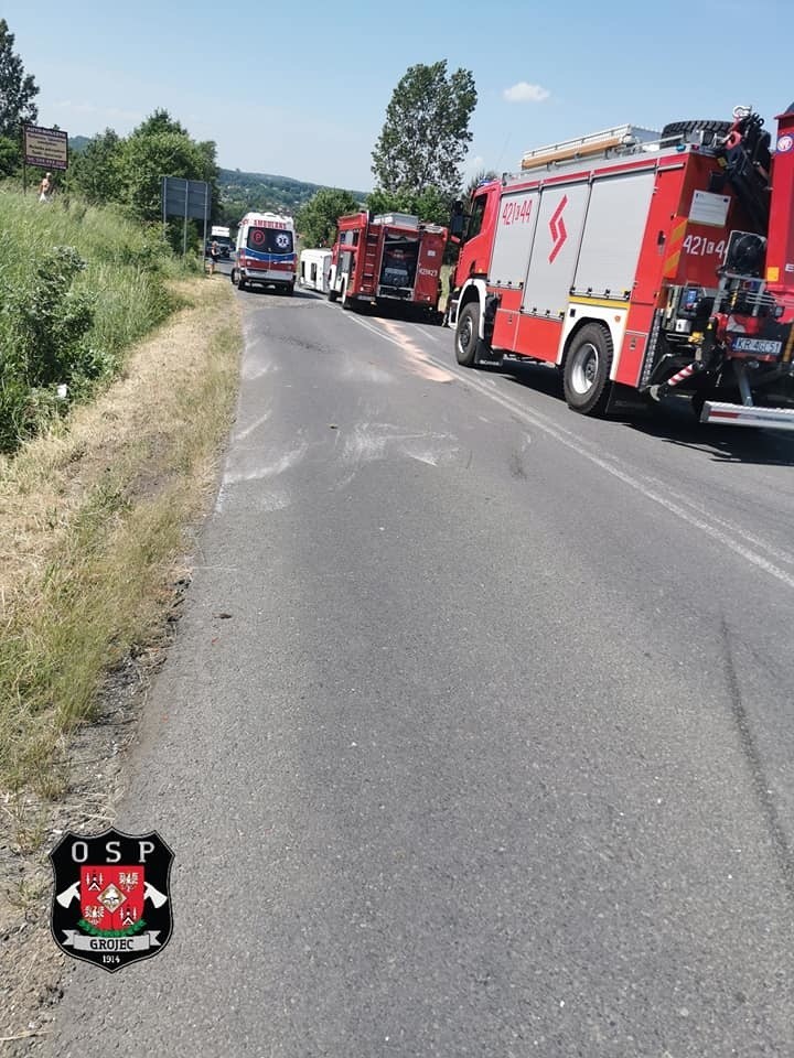 Grojec. Wypadek w pobliżu węzła autostrady A4. Zderzyły się dwa samochody dostawcze [ZDJĘCIA]