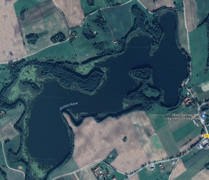 Jezioro Karw to rynnowy zbiornik, położony na południowy...