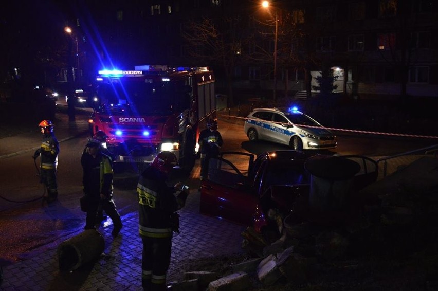 Wypadek w Jastrzębiu: Wjechał BMW w studzienkę