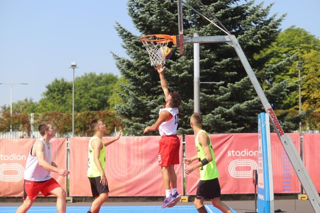 14.08.2021.Turniej Silesia Basket w koszykówce 3x3 w stefie letniej Stadionu Śląskiego. Zobacz kolejne zdjęcia. Przesuwaj zdjęcia w prawo - naciśnij strzałkę lub przycisk NASTĘPNE