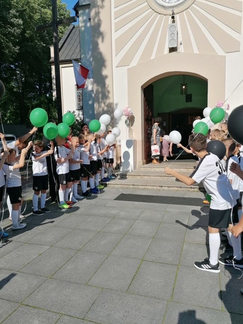 Niesamowitą oprawę miał ślub Bartłomieja Kondrackiego,...