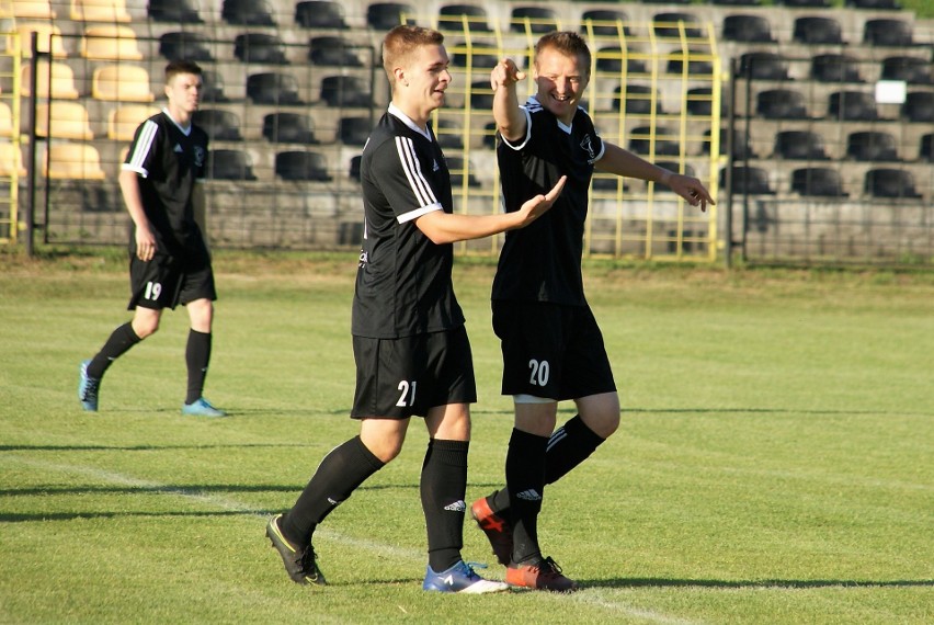 Efektowna wygrana Czarnych Połaniec z GKS Nowiny. Pomogli też chorej Tosi 