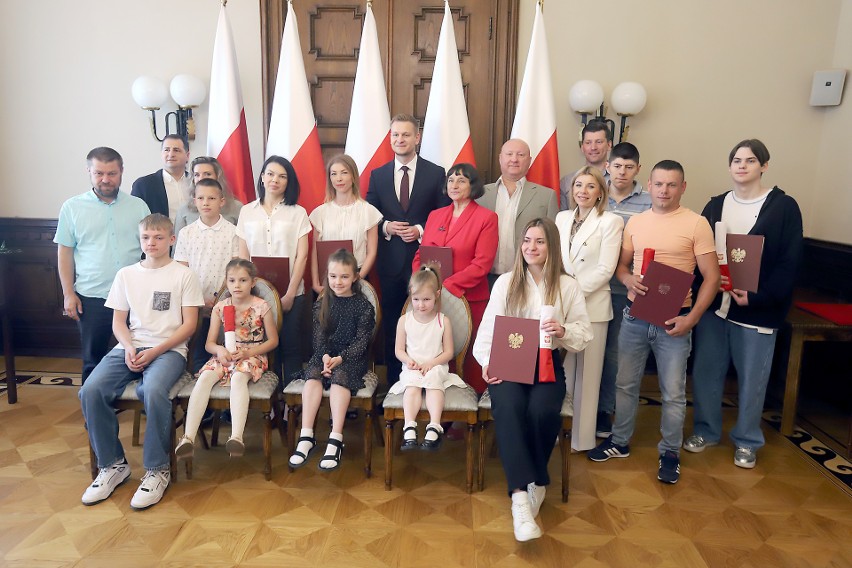 Wicewojewoda Marcina Buchali polskie obywatelstwo wręczył...
