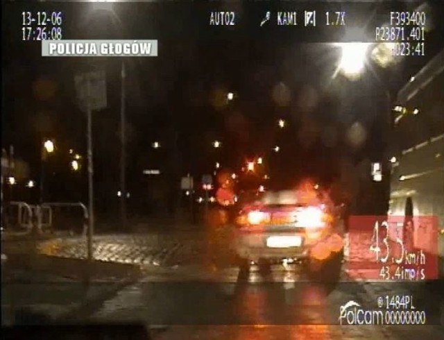 Głogowscy policjanci ścigali kierowcę, który złamał przepisy.