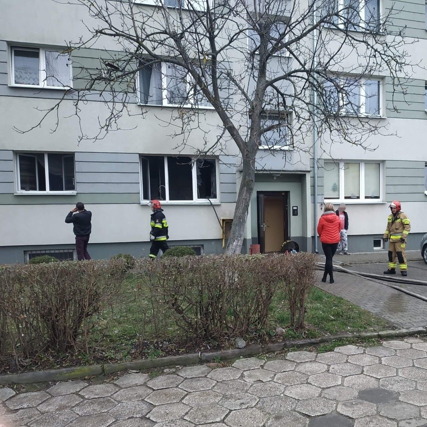 Pracowite święta strażaków. Pożar za pożarem w powiecie ostrowieckim (ZDJĘCIA)