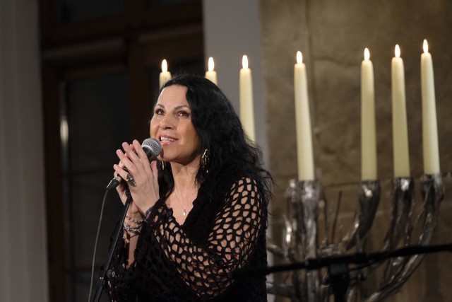 Dzień Judaizmu 2021: koncert Izabelli Tarasiuk odbył się bez publiczności w piątek, 15 stycznia. Piosenkarka i aktorka, śpiewała do kamery, a występ był transmitowany w internecie.