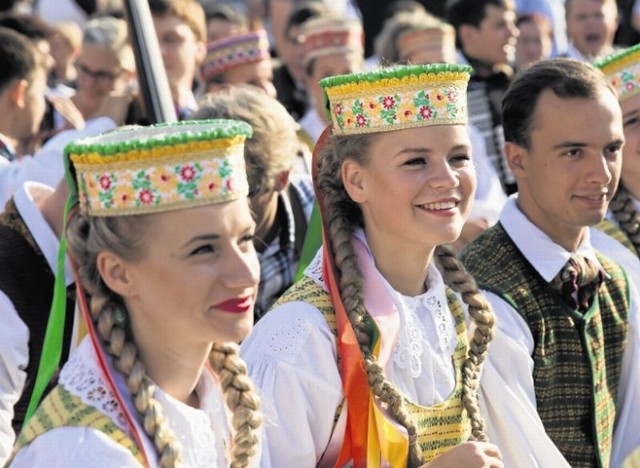 Dziś na scenie w Białymstoku wystąpi m.in. zespół Vingis.  Repertuar grupy to tradycyjne pieśni, muzyka i tańce litewskie, a także znane utwory kompozytorów i choreografów zza sąsiedniej granicy.