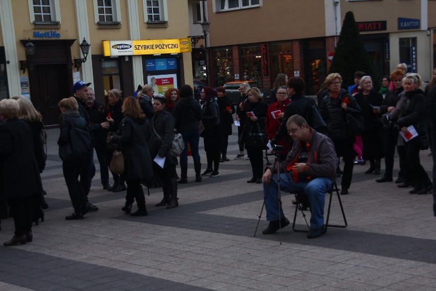 Drugi czarny protest w Rybniku - panie demonstrowały na rynku