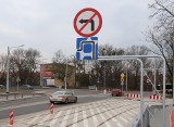 Rady osiedla interweniują w sprawie zakazu skrętu w lewo z nowych mostów Chrobrego. Jest też petycja do prezydenta