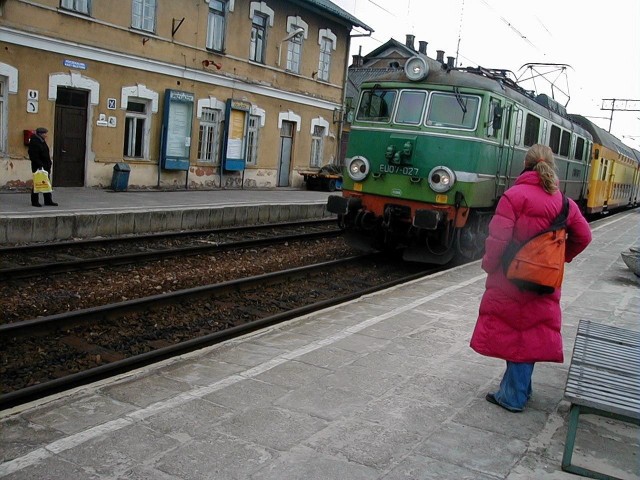 Do wypadnięcia wagonów z szyn doszło na dworcu kolejowym w Rozwadowie.