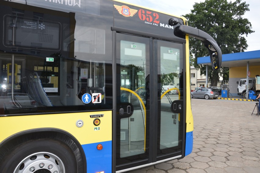 Tarnów. Kolejne nowe autobusy wyjechały na ulice miasta. Stare jelcze przechodzą do historii [ZDJĘCIA]