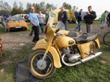 Giełda w Rzeszowie. Radziecki motocykl z bocznym wózkiem