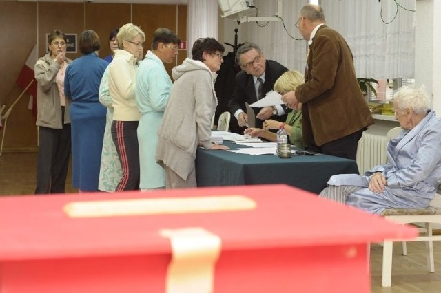 Oburzeni domagają się jednomandatowych okręgów do Sejmu. Politolodzy ostrzegają, że to jeszcze bardziej scementuje scenę polityczną.