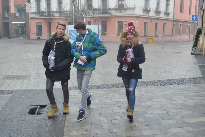 Od rana na ulicach Rybnika kwestuje 339 wolontariuszy