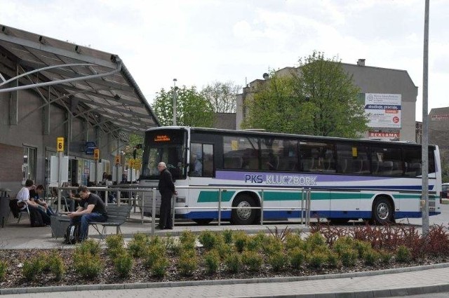 Władze powiatu tłumaczą. że dtrata wiąże się przede wszystkim  z kupowaniem nowych autobusów.