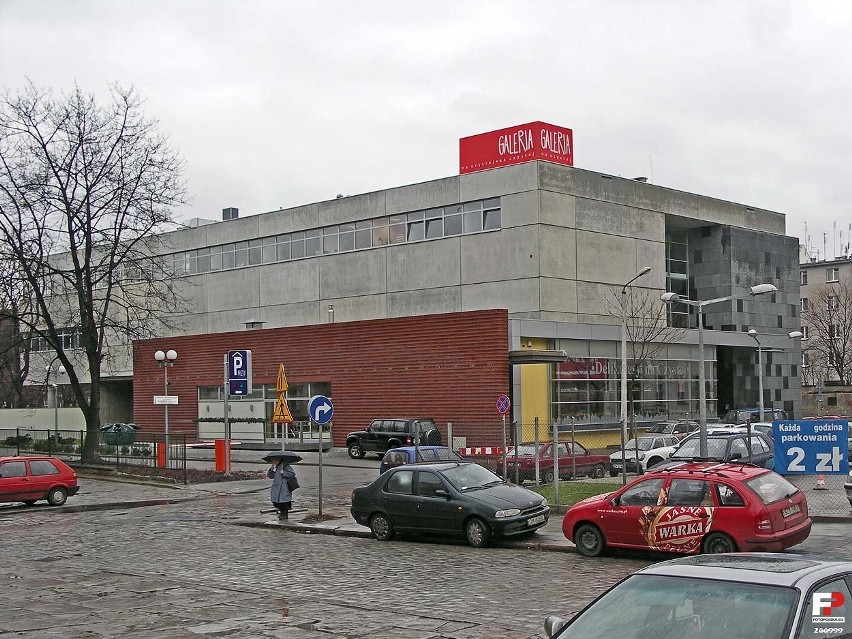 Nie było tam popularnych sklepów odzieżowych, fast foodów...