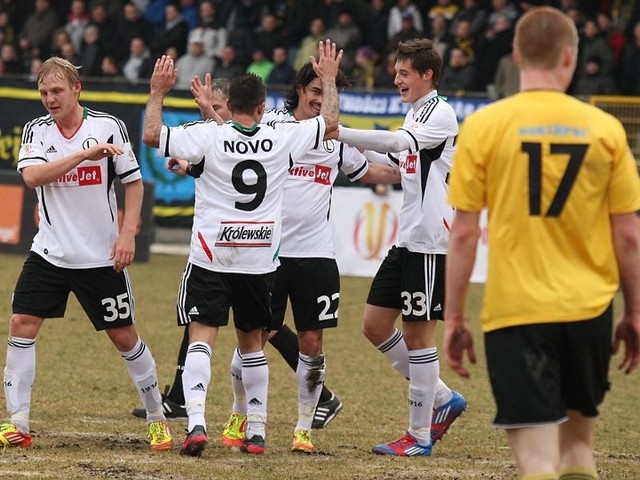 W pierwszym meczu ćwierćfinałowym Pucharu Polski, Gryf Wejherowo przegrał z Legią Warszawa 0:3 (0:3).