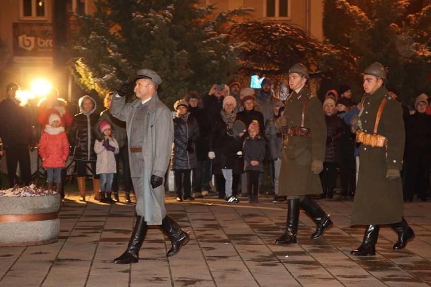 Uroczystości 11 listopada na placu Niepodległości w Łapach
