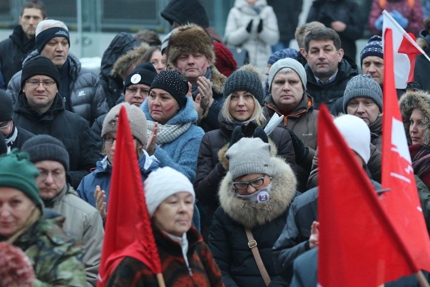 Protest w Kielcach przeciwko rządowi: -  To już przechodzi wszelkie granice