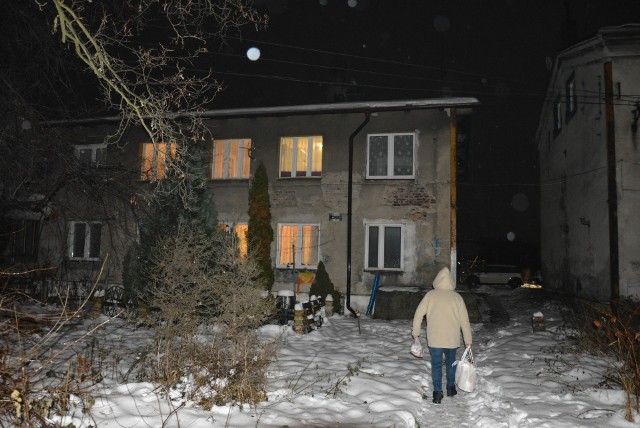 Makabryczna zbrodnia na zawsze odbiła piętno wśród mieszkańców dzielnicy Wełnowca w Katowicach. Wszyscy do tej pory zadają sobie pytanie jak doszło do tej tragedii. Zarówno śledczy jak i prokuratura szukają odpowiedzi. Czy sekcja zwłok pozwoliła je uzyskać?