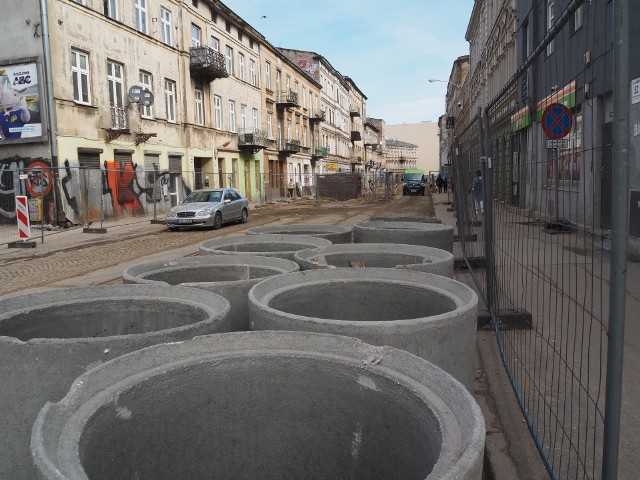 Dzięki remontom zabytkowych kamienic, ulica Legionów w centrum Łodzi zmienia się nie do poznania. Na kolejnych zdjęciach zobacz wyremontowane kamienice