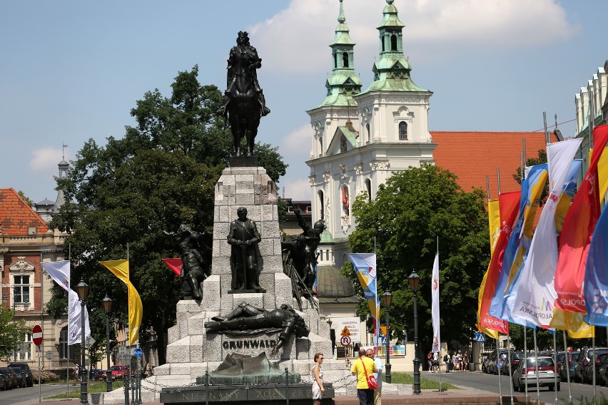 Pomnik Grunwaldzki przed i po remoncie