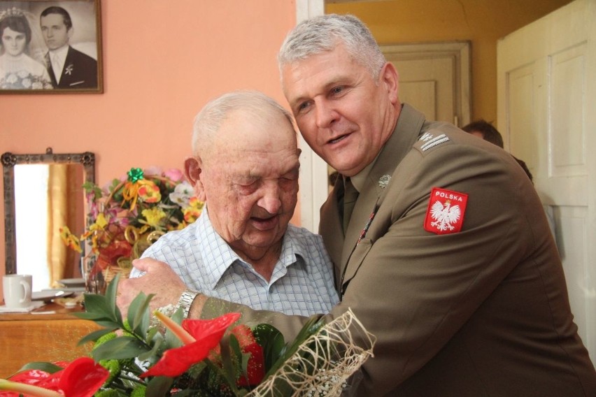 Leon Kaleta, 106-latek z Sobowic w gminie Imielno i Jarosław...