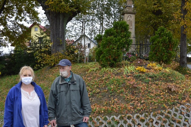 Mieszkańcy Kulerzowa oczekują wykreślenia ze studium zapisów o możliwości istalacji fotowoltaicznych. Na zdj. Anna Wit i Stanisław Gubała z Rady Sołeckiej